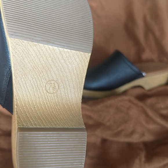 Universal Thread black faux wood clog - Picture 3 of 5